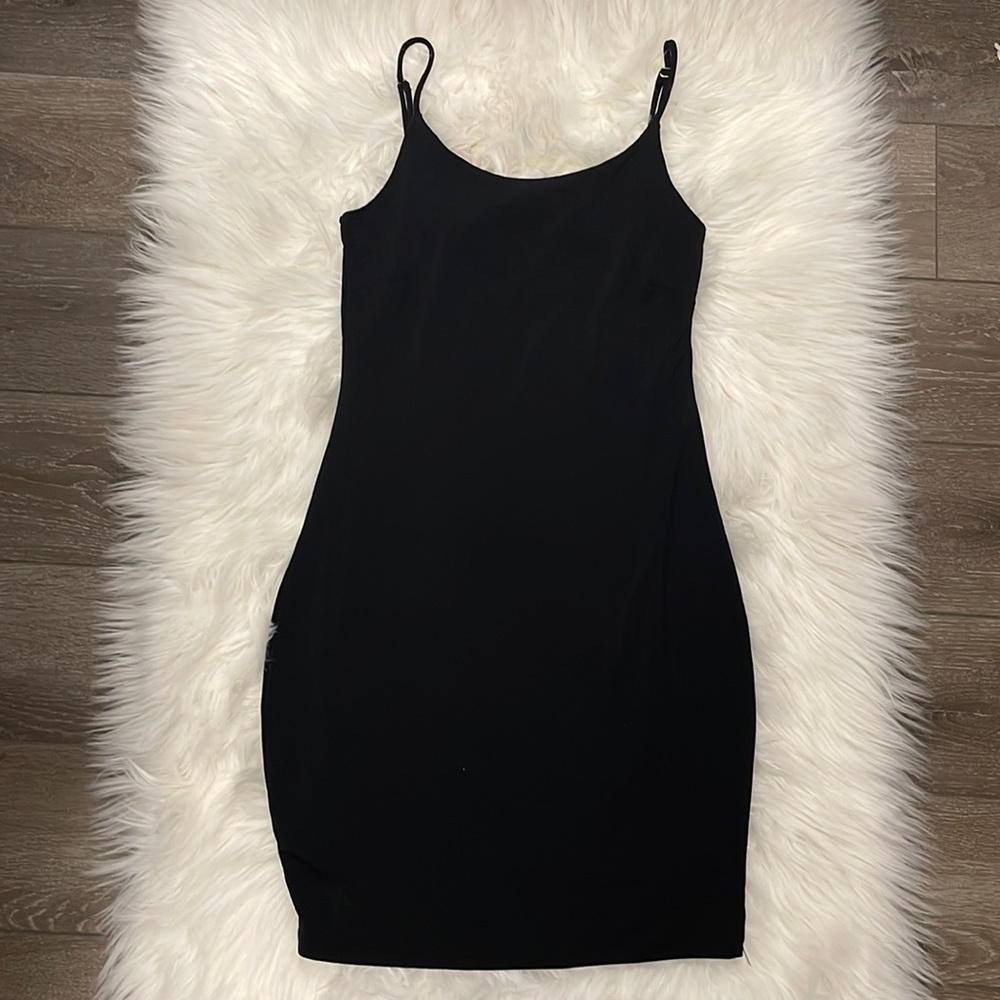Stunning plain mini black bodycon dress